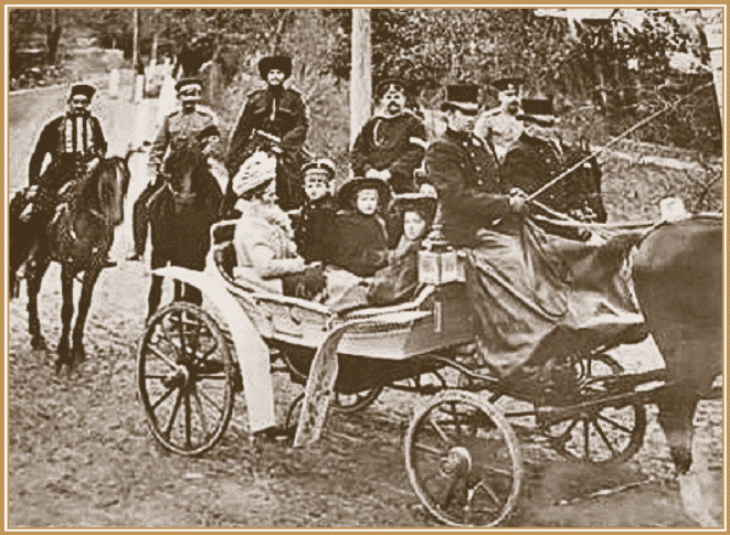 Дети Николая II во время высочайшего визита в Одессу..gif
